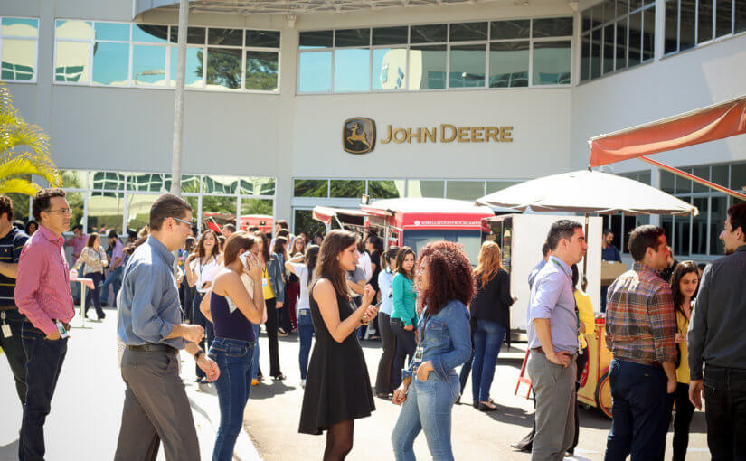 Empresa John Deere promove evento com Food Trucks no Interior